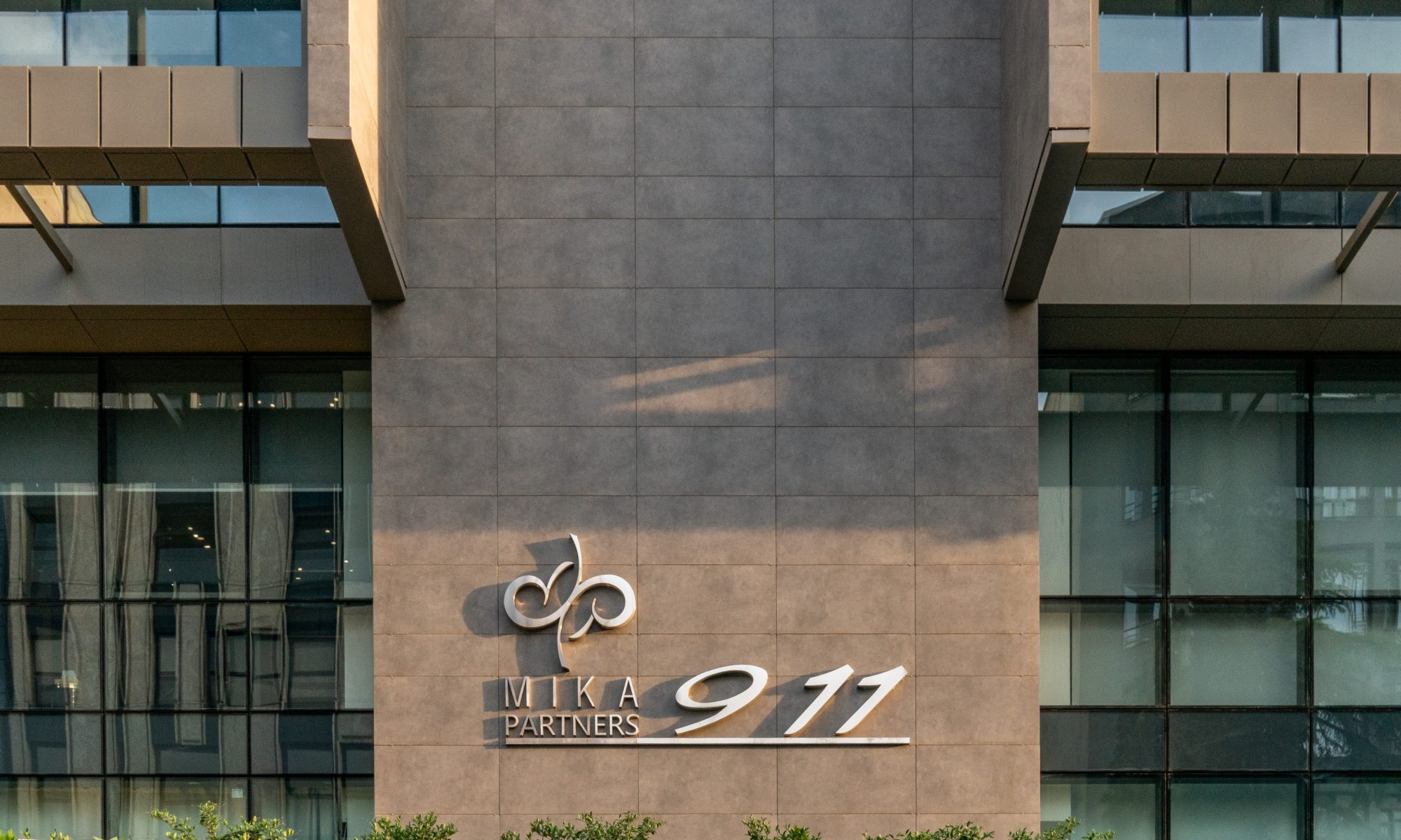 Mika 911 Office Complex Photo by Parham Raoufi
